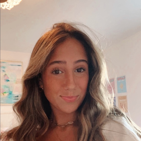 Meet your Posher, Claire - Picture 1 of 1